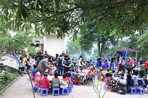 Nối vòng tay thanh niên