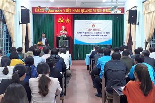 Tập huấn nghiệp vụ quản lí và tư vấn đào tạo nghề cho lao động nông thôn