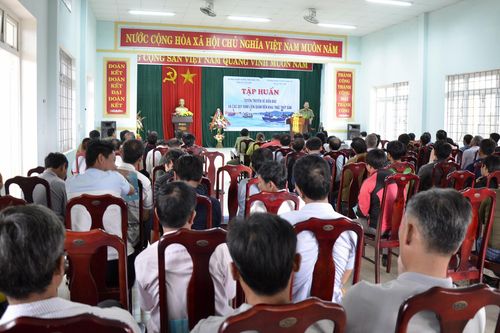 Tập huấn tuyên truyền về biển đảo và các quy định liên quan đến khai thác thủy sản