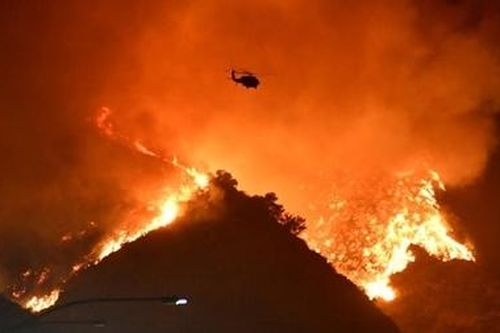 California oằn mình trong bão lửa, cắt điện diện rộng lần thứ 4