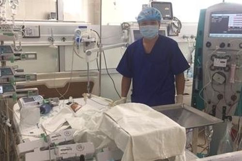 Tiêu chảy đắp thuốc nam, bệnh nhi 3 tháng tuổi suýt mất mạng