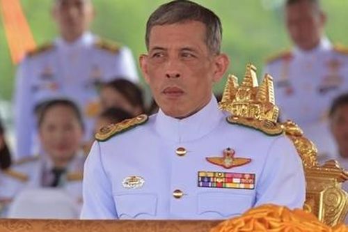 Nhà vua Thái Lan sa thải hàng loạt quan chức vì có 'hành vi bạo lực'