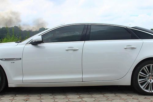 Cận cảnh xe sang Anh Quốc Jaguar XJL 10 năm tuổi giá 1,8 tỷ đồng