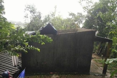 Bão số 5 khiến hàng trăm ngôi nhà ở Quảng Ngãi hư hỏng, 4 người bị thương