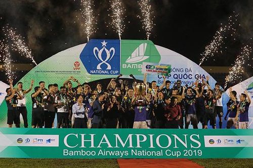 Văn Quyết giúp Hà Nội FC hoàn tất cú đúp quốc nội