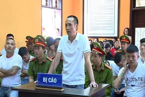Phạt tù nhóm dùng súng gây rối trật tự