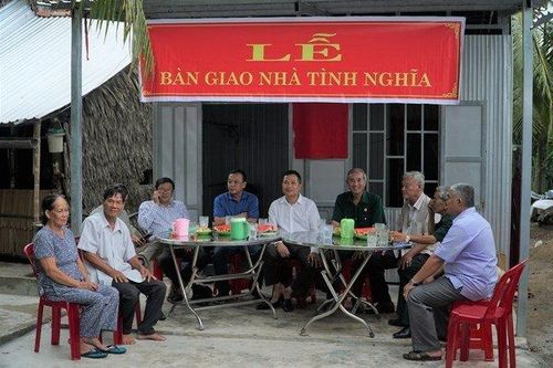 Báo Nhân Dân tặng nhà tình nghĩa cho cựu chiến binh
