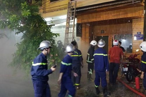 'Bà hỏa' đi chơi Halloween