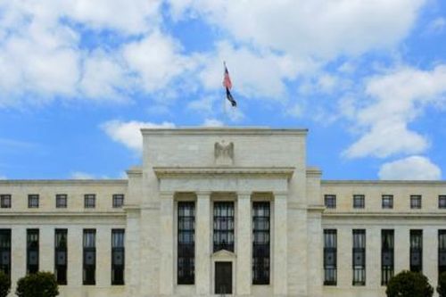 Ủy ban Thị trường mở liên bang (FOMC) đã quyết định cắt giảm lãi suất cơ bản 0,25% điểm