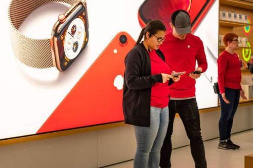 Apple kiếm được 64 tỉ USD trong quý 4