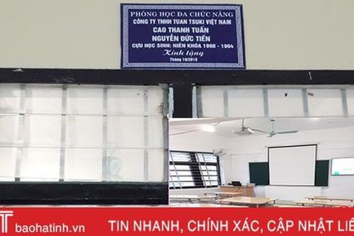 Học sinh cũ tặng thiết bị dạy học trị giá hơn 100 triệu cho trường cấp 2