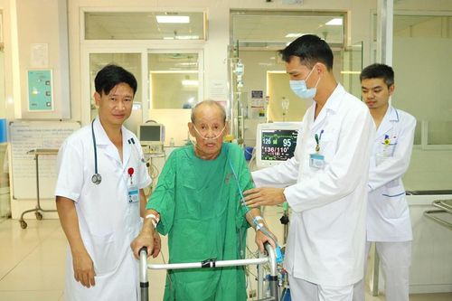 Phẫu thuật phổi thành công cho cụ ông 90 tuổi có nhiều bệnh phức tạp