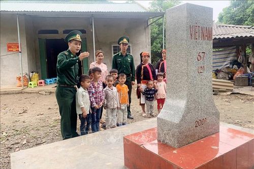 Chuyện người mang 'quân hàm xanh' đi cắm bản - Bài 4: Cột mốc trong sân nhà