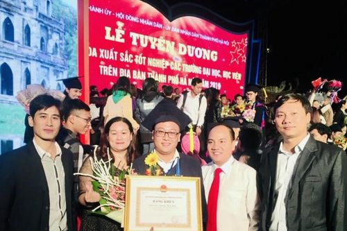 Chàng trai Đại học Thành Đô 'đốn tim' bao nhà tuyển dụng