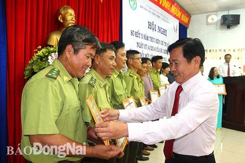 Chú trọng khen thưởng người lao động trực tiếp