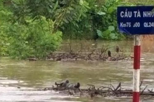 Nước ngập sâu, chia cắt nhiều nơi tại Quảng Nghãi