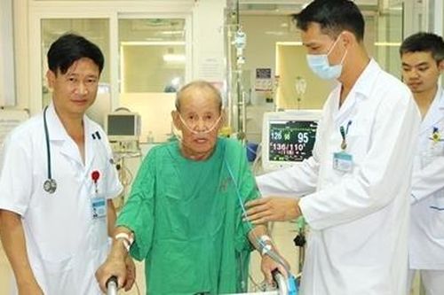 Phẫu thuật phổi thành công cho cụ ông 90 tuổi