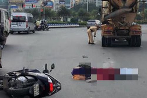 Hà Nội: Va chạm với xe bồn, 2 mẹ con tử vong tại chỗ