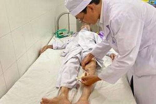 Phẫu thuật thành công cho cụ bà 104 tuổi bị hoại tử chân