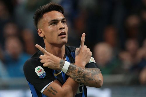 MU đưa chân sút của Inter Milan vào tầm ngắm