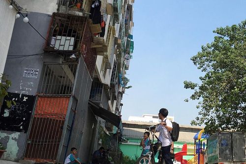 TP.HCM sắp dỡ chung cư nghiêng nửa mét