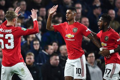 Ngoại hạng Anh vòng 11: MU vượt mặt Arsenal, áp sát Top 4?