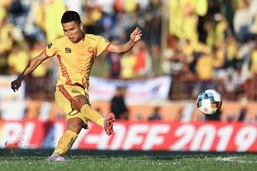 'Tiền đạo' ngoảnh mặt, quay lưng