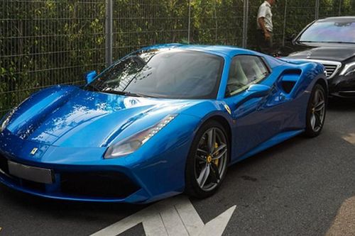 'Chạm mặt' Ferrari 488 Spider màu độc, hơn 15 tỷ tại Sài Gòn