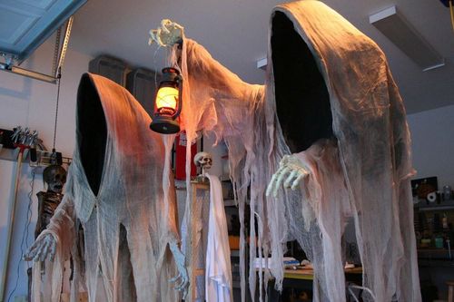 Những kiểu trang trí sân vườn Halloween khiến hàng xóm run bần bật
