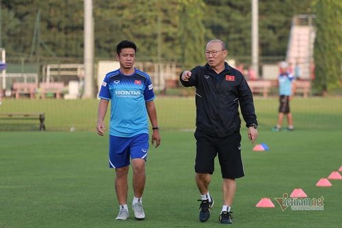 Tuyển Việt Nam hủy tập vì 'ông trời', chờ Quang Hải hội quân