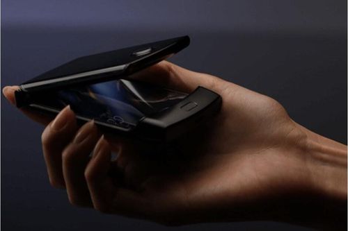 Rò rỉ những hình ảnh đầu tiên về chiếc điện thoại gập của Motorola