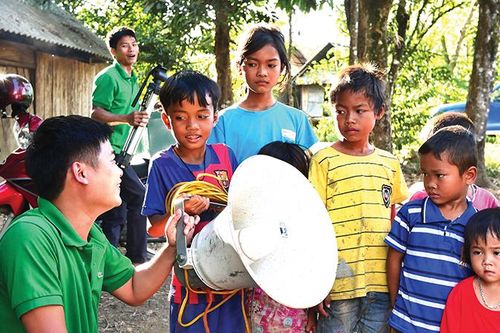 Những người đưa phim về bản