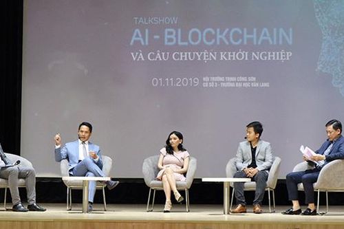 Ông Dương Trung Quốc nói chuyện với sinh viên: 'Tôi nay 73 tuổi cũng khởi nghiệp'