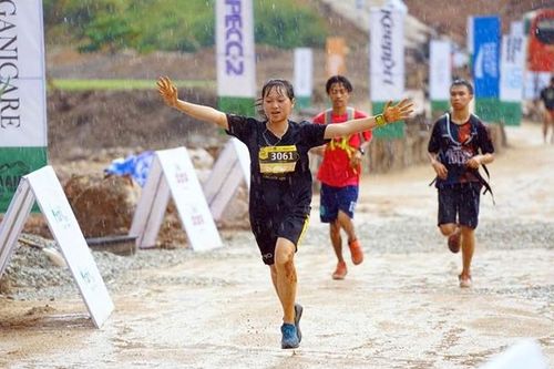Hơn 1.600 vận động viên thi chạy marathon băng rừng