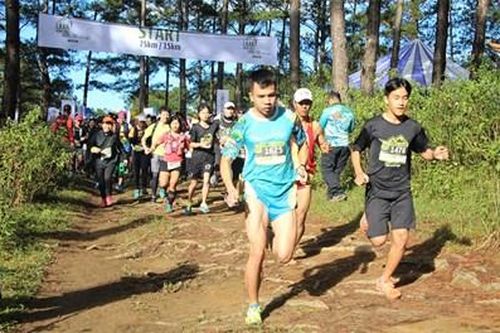 Hơn 1600 vận động viên tham gia giải chạy bộ La An Ultra Trail 2019