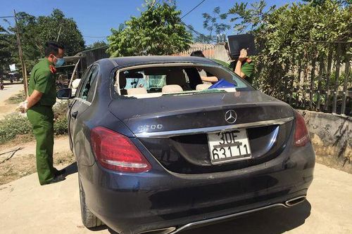 Vụ xe Mercedes có vết máu bỏ bên đường: Chủ xe đến công an trình báo