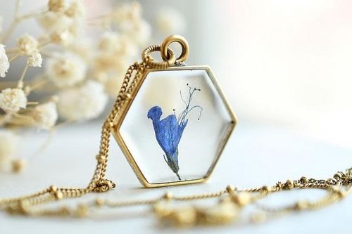Độc đáo bộ sưu tập trang sức làm từ… hoa lá