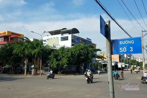 Can 2 cô gái đánh nhau trên đường Sài Gòn, 2 người bị đánh nhập viện, đốt xe máy