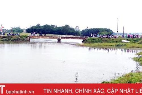 Va vào thành cầu, nam thanh niên ở Kỳ Anh rơi xuống sông tử vong