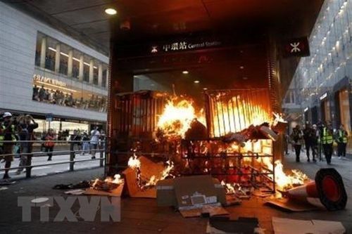 Cảnh sát Hong Kong bắn đạn hơi cay để giải tán người biểu tình
