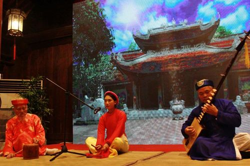 Nghe ca trù qua giọng ca nương trẻ