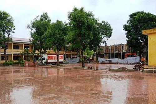 Làm rõ vụ nam sinh lớp 8 bất ngờ bị 5 người lớn xông vào trường đánh
