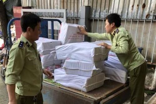 Kinh doanh bài tây nhập lậu, chủ cơ sở bị phạt 7,5 triệu đồng