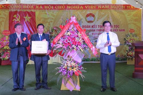 Phó Chủ tịch UBND tỉnh dự Ngày hội đoàn kết với nhân dân khu 3- xã Vĩnh Lại