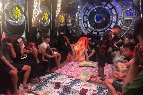 Hàng chục người phê ma túy trong quán karaoke lúc rạng sáng