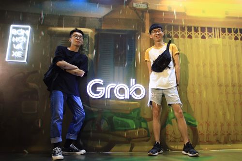 Giới trẻ Sài thành đến sớm, 'xí' chỗ đẹp tại đêm nhạc của Grab