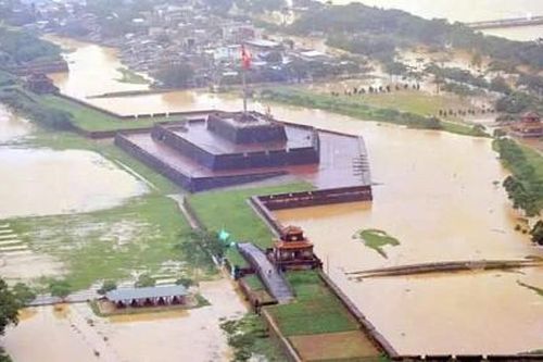 Người dân khóc khi nhớ về trận đại hồng thủy năm 1999