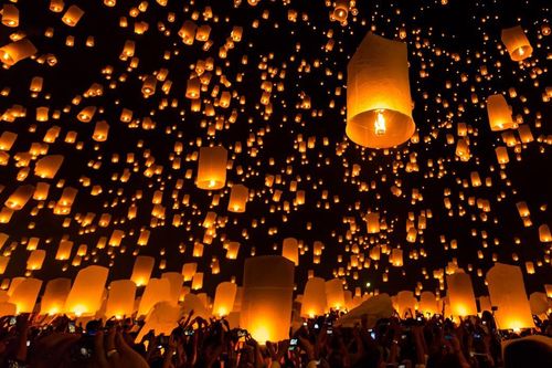 Chiêm ngưỡng lễ hội thả đèn trời huyền ảo ở Chiang Mai
