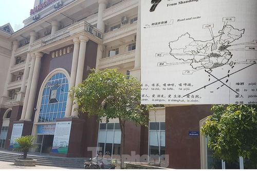 Vì sao giáo trình 'đường lưỡi bò' vẫn bán tại ĐH Kinh doanh và Công nghệ?