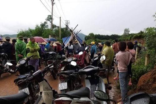 Phú Thọ: Người dân vây trại gà Hòa Phát vì ô nhiễm môi trường
